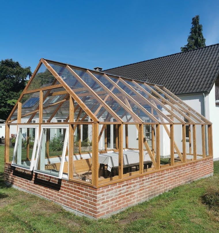 Stort orangeri med tegelstensgolv Stort orangeri med tegelstensgolv